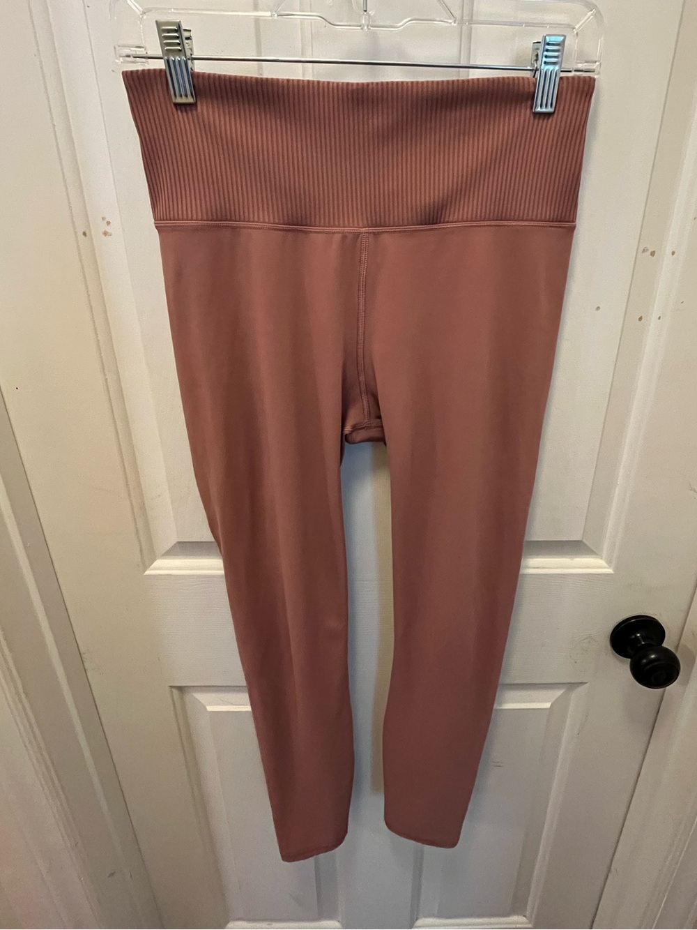 💕 LIKE NEW Vuori Rib Studio Leggings in Marsala (?) - Size Medium